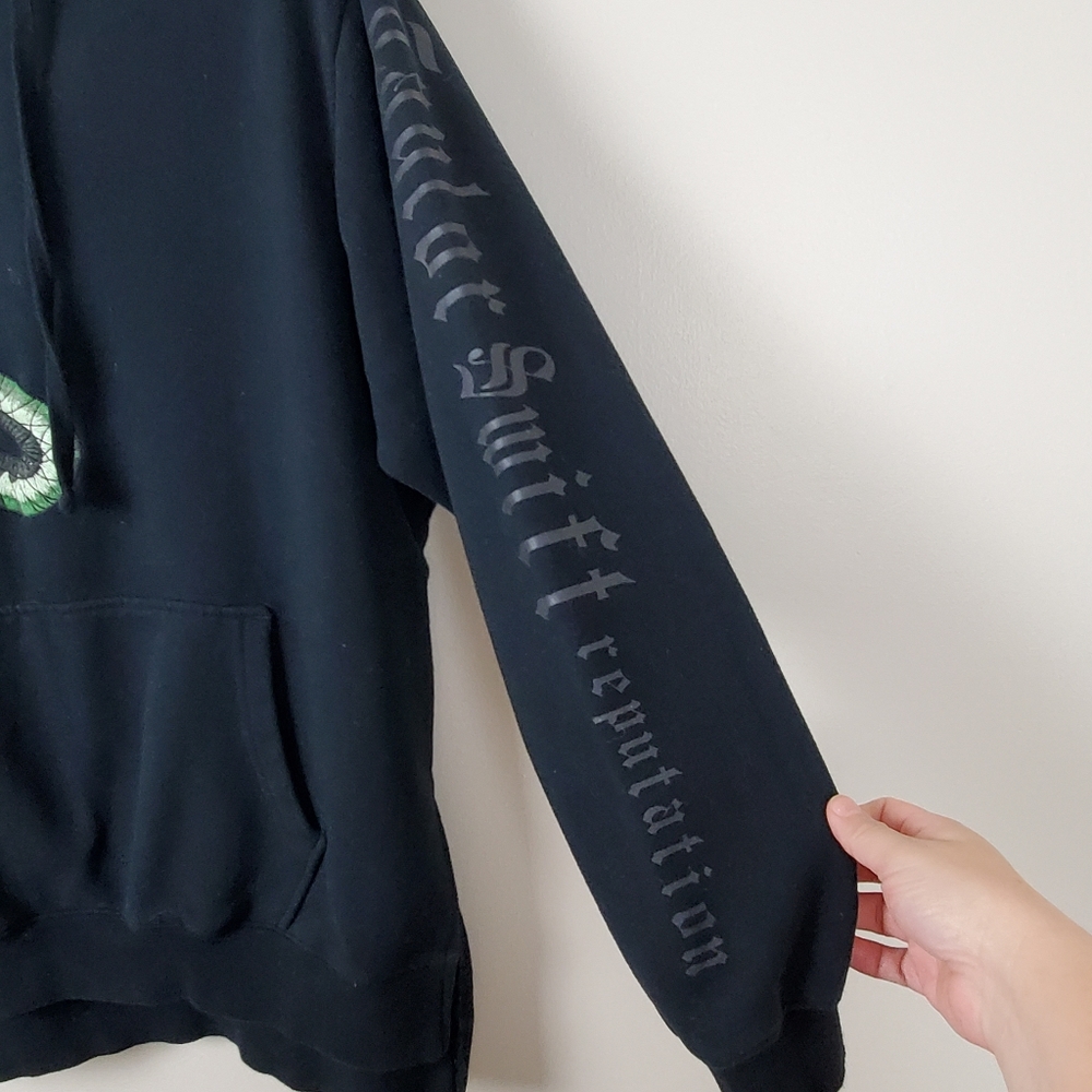 Rare Taylor Swift Reputation sweatshirt - Picture 4 of 6
